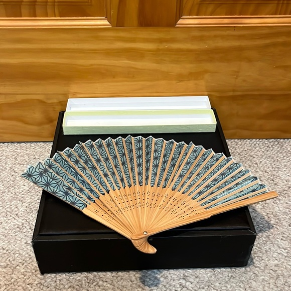 Wooden Folding Handheld Fan - Picture 2 of 6